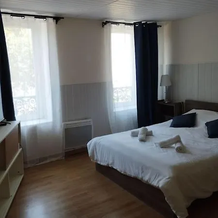 Apartment T1 Place Keruscun